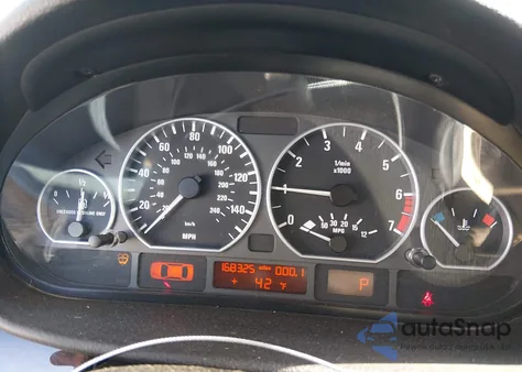 2002 BMW 330Xi z USA, uszkodzony, nr VIN WBAEW53482PG19763